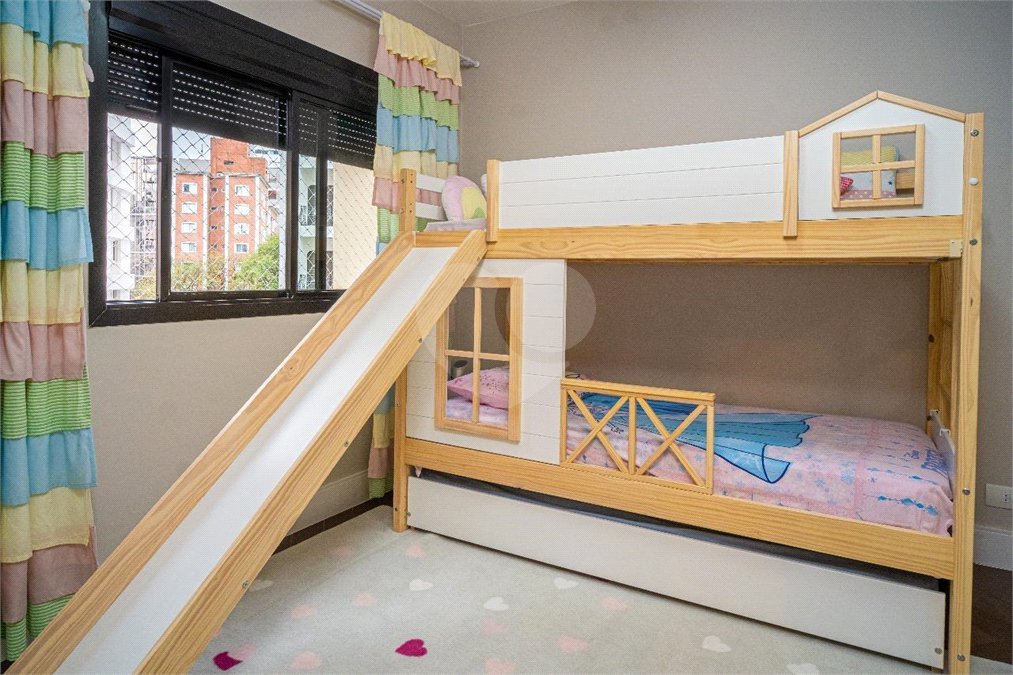 Apartamento à venda com 4 quartos, sendo 3 suítes, em Moema, São Paulo, SP