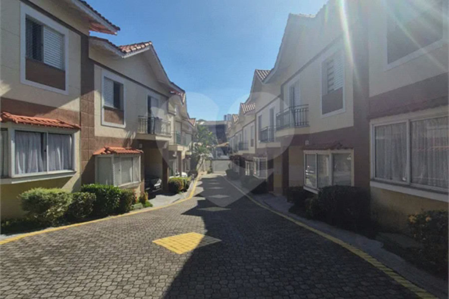 Casa à venda com 3 quartos, sendo 1 suíte,  no condomínio Mariana, São Paulo - SP