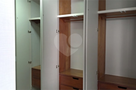 Cobertura à venda com 4 quartos, sendo 3 suítes,  em Vila Andrade, São Paulo, SP