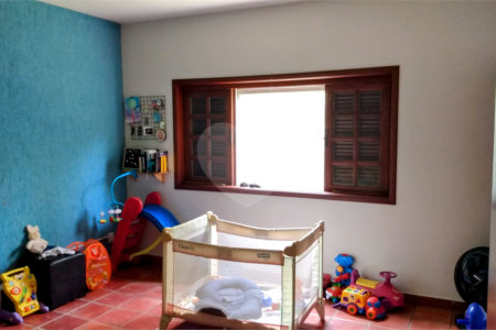 Casa à venda com 4 quartos, sendo 1 suíte, no condomínio Residencial Vale das Laranjeiras, Indaiatuba - SP