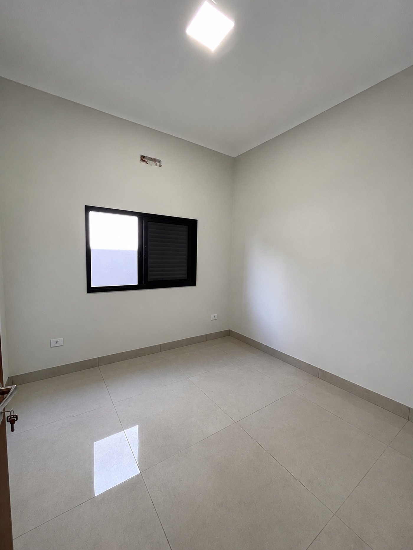 Casa à venda com 3 quartos, sendo 1 suíte,  em Parque Residencial Quinta da Lagoa, Três Lagoas, MS