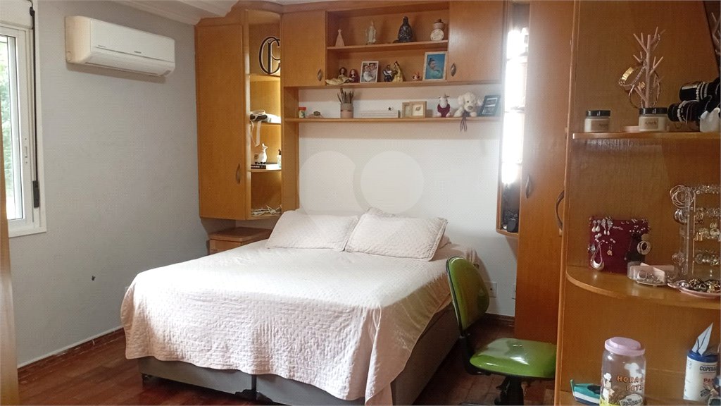 Casa à venda com 4 quartos, sendo 2 suítes, no condomínio Canamari, São Paulo - SP