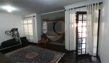 Sobrado à venda com 3 quartos, sendo 1 suíte,  em Vila Lavínia, Mogi das Cruzes, SP