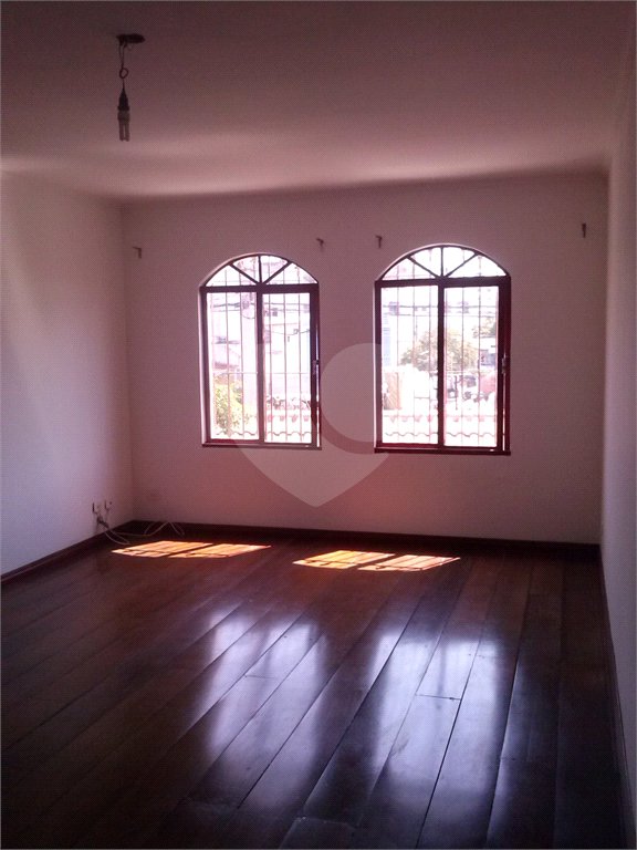 Sobrado à venda com 3 quartos em Jardim Itacolomi, São Paulo, SP
