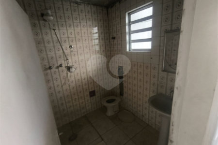 Casa à venda ou para alugar com 5 quartos, sendo 1 suíte,  em Parque Independência, São Paulo, SP