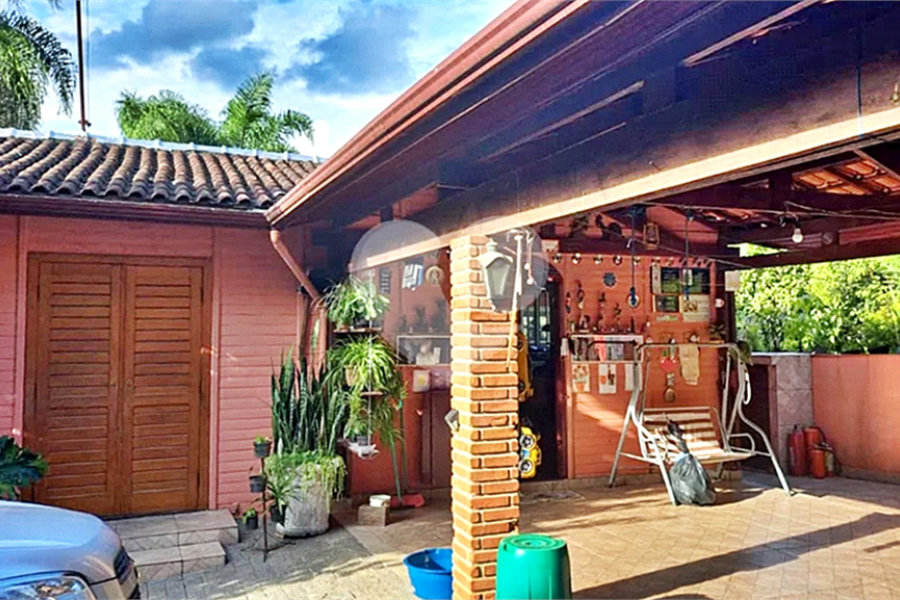 Casa à venda com 6 quartos, sendo 2 suítes, no condomínio Associação Reserva das Hortênsias, Mairiporã - SP