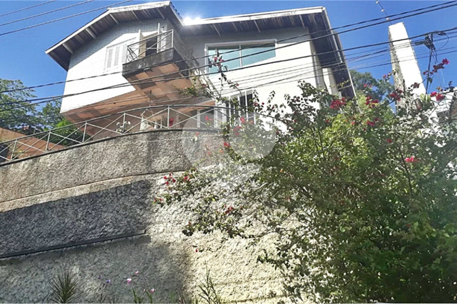 Sobrado à venda com 4 quartos, sendo 3 suítes, em Tremembé, São Paulo, SP