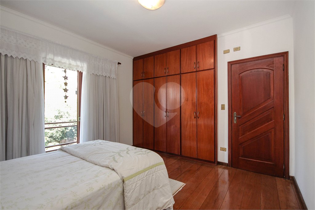 Casa à venda com 4 quartos, sendo 3 suítes, em City América, São Paulo, SP