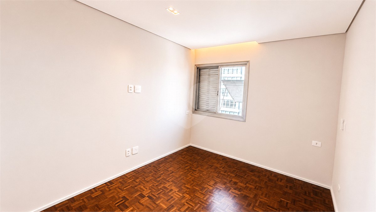 Apartamento à venda com 3 quartos, sendo 1 suíte, em Jardim Paulista, São Paulo, SP