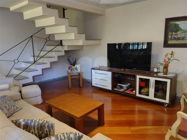Sobrado à venda com 3 quartos, sendo 1 suíte,  em Vila Mascote, São Paulo, SP