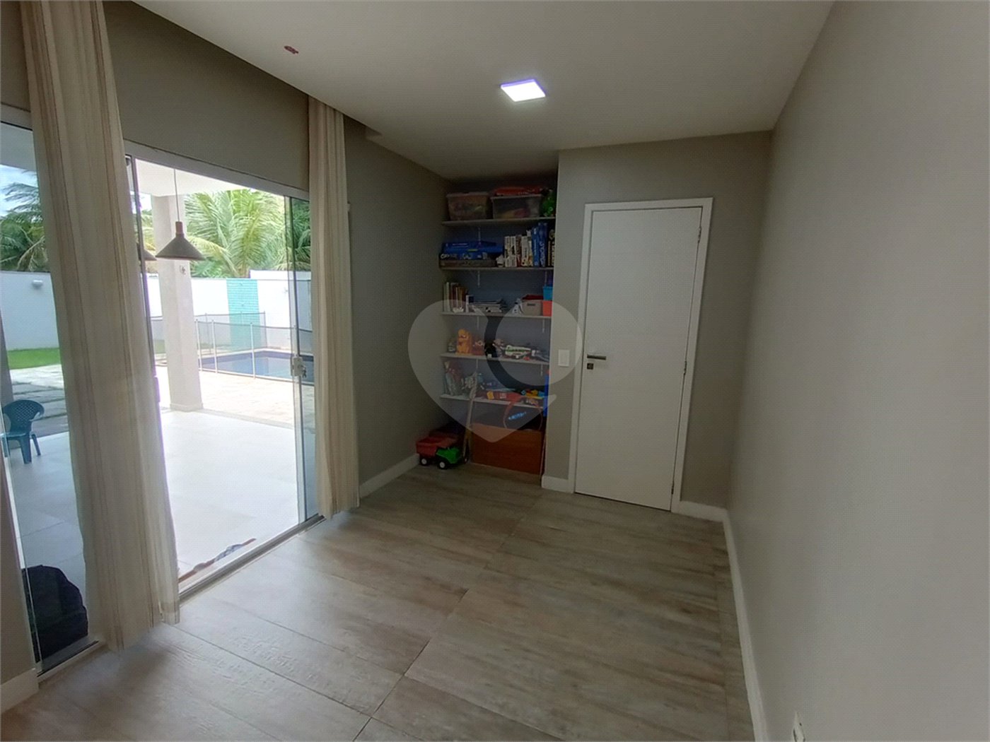 Casa à venda com 3 quartos, sendo 1 suíte, no condomínio Fazenda Cantagalo, Rio de Janeiro - RJ