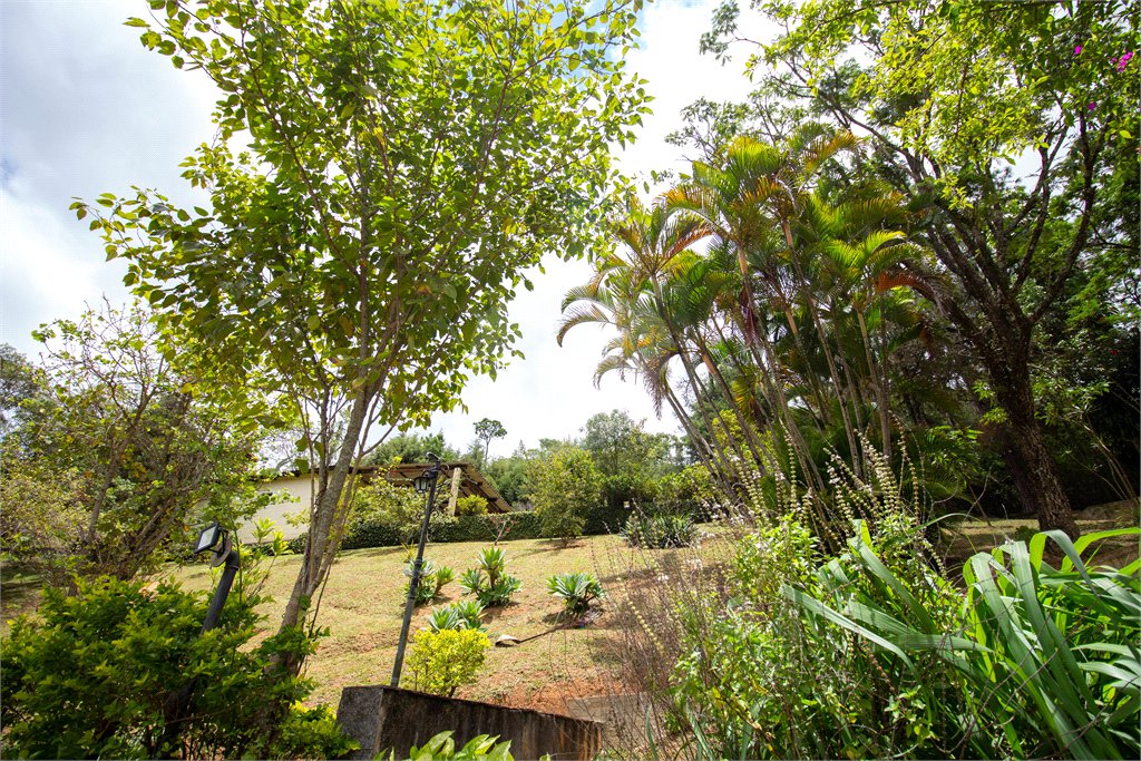 Casa à venda ou para alugar com 5 quartos, sendo 2 suítes, no condomínio Restinga Verde, São Roque - SP