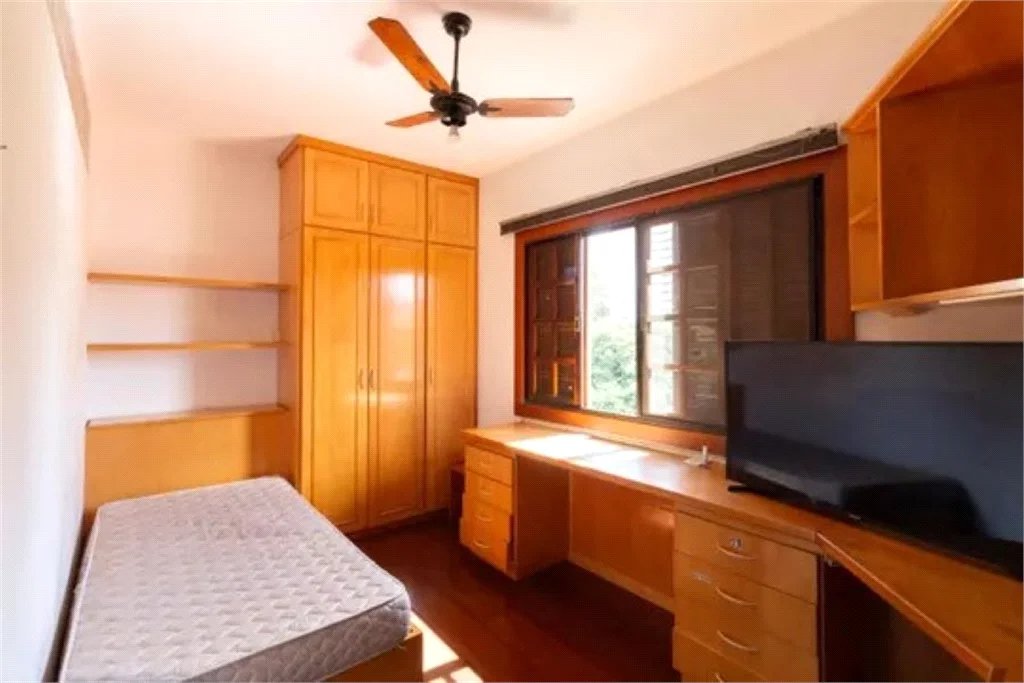 Sobrado à venda com 4 quartos em Jardim das Vertentes, São Paulo, SP