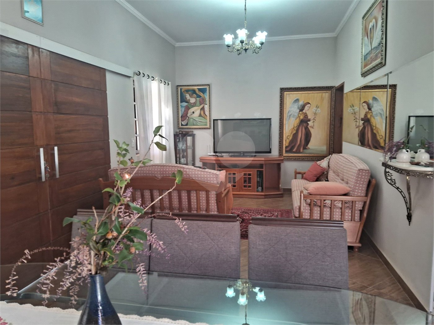 Casa à venda com 5 quartos, sendo 1 suíte, no condomínio Village da Serra, Araçoiaba da Serra - SP