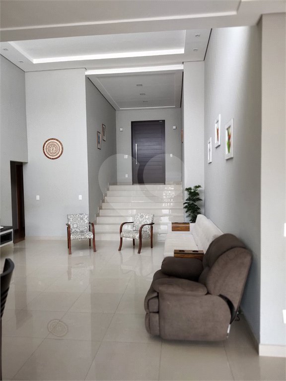 Casa à venda com 4 quartos, sendo 2 suítes, no condomínio Residencial Villaggio Paradiso, Itatiba - SP