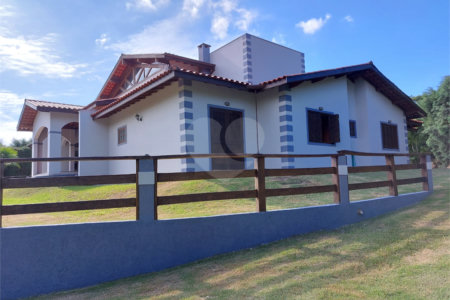 Casa à venda com 4 suítes no condomínio Monte Belo, Salto - SP