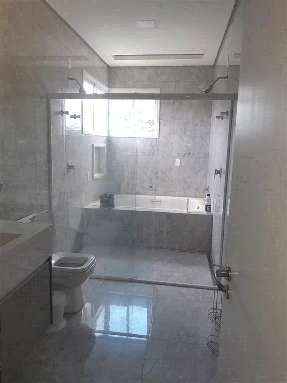 Casa à venda com 3 suítes em Moinho Velho, Cotia, SP