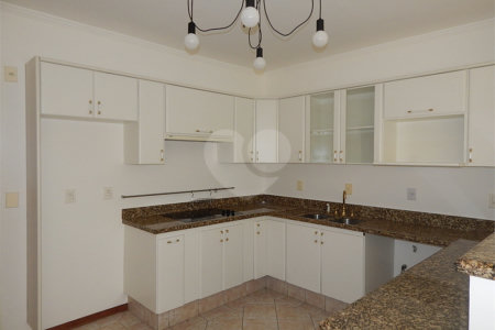 Casa à venda com 3 quartos, sendo 1 suíte, no condomínio Alpes de Vinhedo, Vinhedo - SP