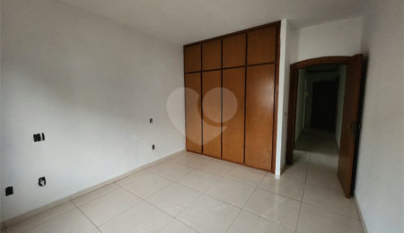 Sobrado à venda ou para alugar com 4 quartos, sendo 2 suítes,  no Centro, Araraquara, SP