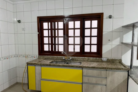 Sobrado à venda ou para alugar com 3 suítes em Vila Sônia, São Paulo, SP