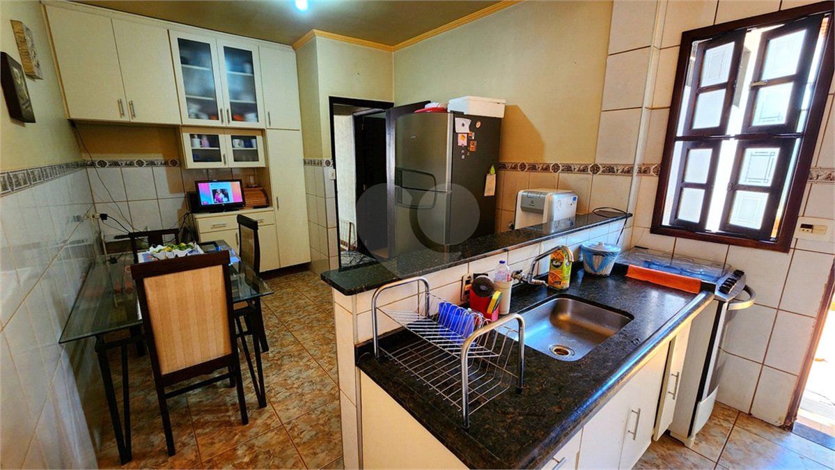 Casa à venda com 4 quartos, sendo 1 suíte, em Jardim Nova Época, Araraquara, SP
