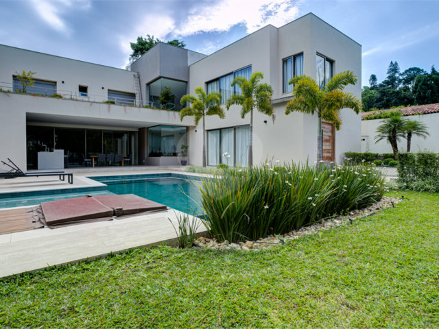 Casa à venda com 5 suítes em Jardim Cordeiro, São Paulo, SP