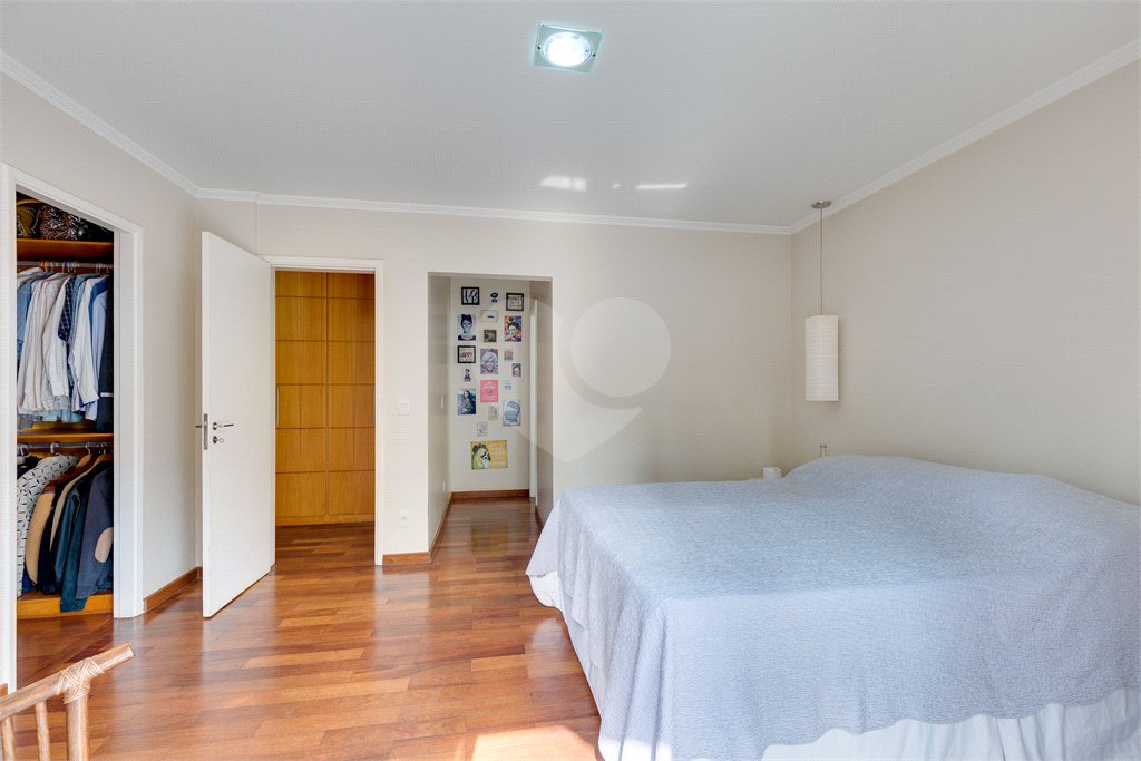 Casa à venda com 3 suítes no condomínio Vila Versalhes, São Paulo - SP