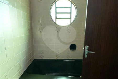 Sobrado à venda com 6 quartos, sendo 1 suíte, no Centro, Ponta Porã, MS