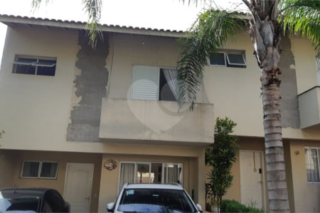 Casa à venda com 3 quartos, sendo 1 suíte, no condomínio Village St. Louis, São Paulo - SP