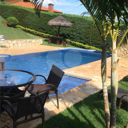 Casa à venda com 3 quartos, sendo 1 suíte,  no condomínio Vista Alegre, Bom Jesus dos Perdões - SP