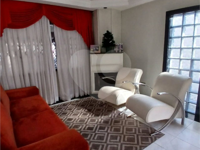 Sobrado à venda com 4 quartos, sendo 2 suítes,  em Vila Constança, São Paulo, SP