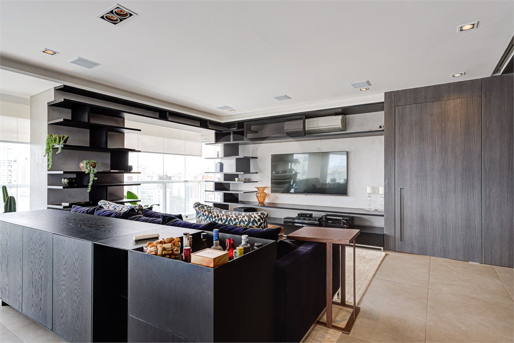 Apartamento à venda com 3 suítes em Campo Belo, São Paulo, SP