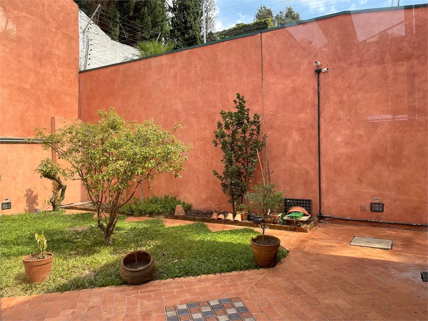 Casa à venda ou para alugar com 4 quartos, sendo 3 suítes, em Jardim Leonor, São Paulo, SP