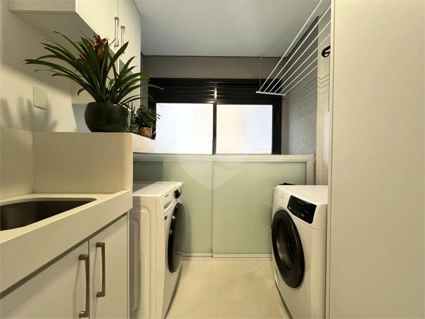 Apartamento à venda com 2 suítes em Vila Romana, São Paulo, SP
