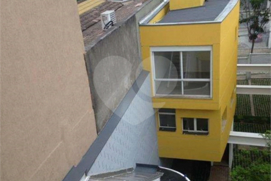 Casa à venda com 3 quartos, sendo 2 suítes, no condomínio Residencial Vegas, São Paulo - SP