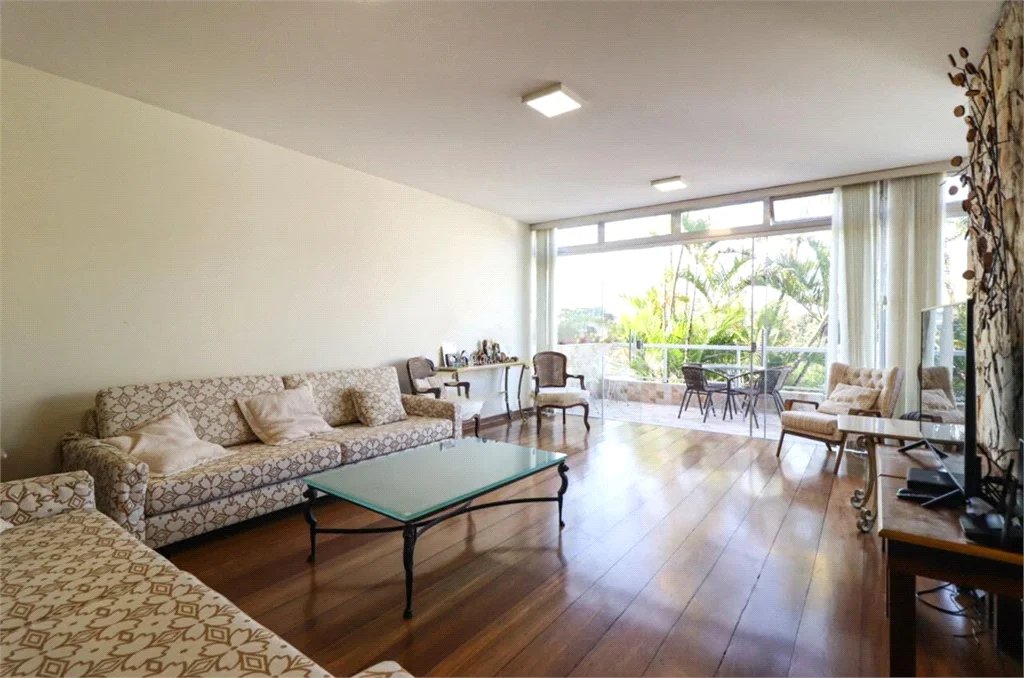 Casa Térrea à venda com 6 quartos, sendo 4 suítes,  em Brooklin Paulista, São Paulo, SP