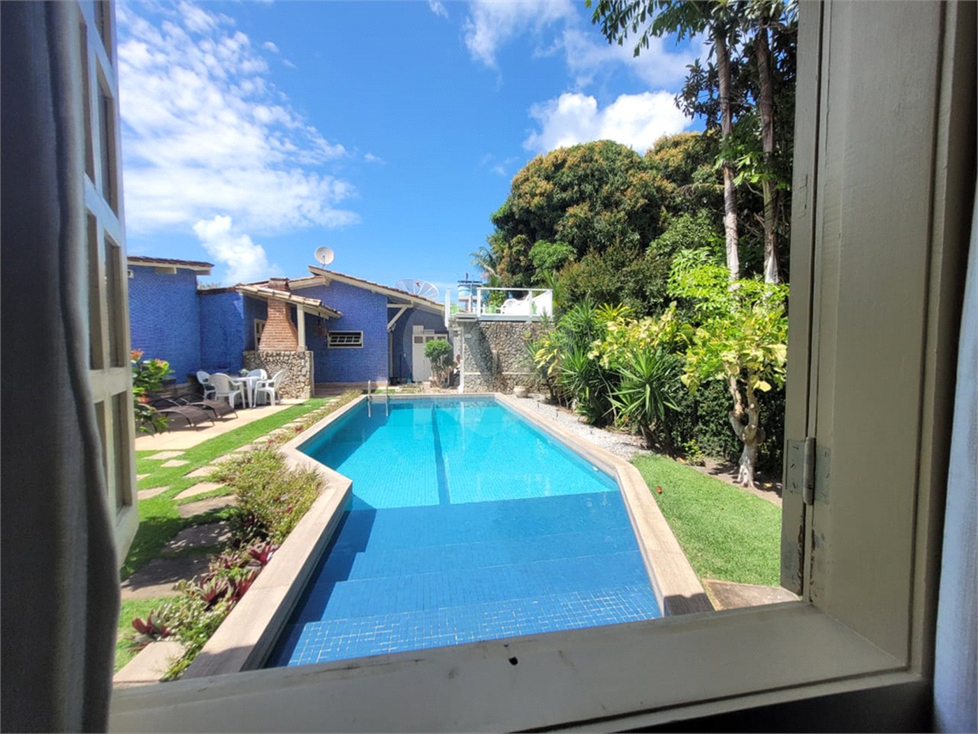 Casa à venda com 4 quartos, sendo 2 suítes, no Centro, Santa Cruz Cabrália, BA