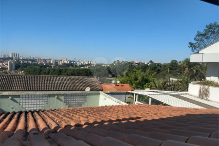 Sobrado à venda com 4 quartos, sendo 1 suíte,  em Parque dos Príncipes, São Paulo, SP
