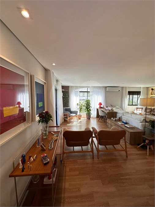Apartamento para alugar com 3 quartos, sendo 2 suítes, em Moema, São Paulo, SP