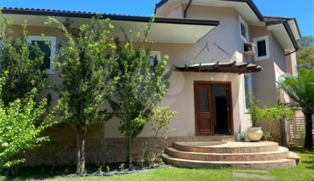 Casa à venda com 4 quartos, sendo 2 suítes,  em Ubatiba, Maricá, RJ