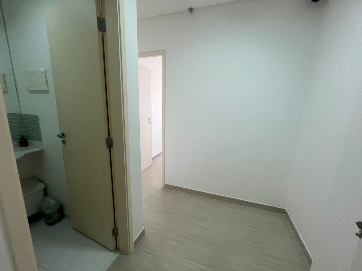 Sala Comercial para Locação Anual no Helbor Offices Santos | Moderna, Mobiliada e Pronta para Uso