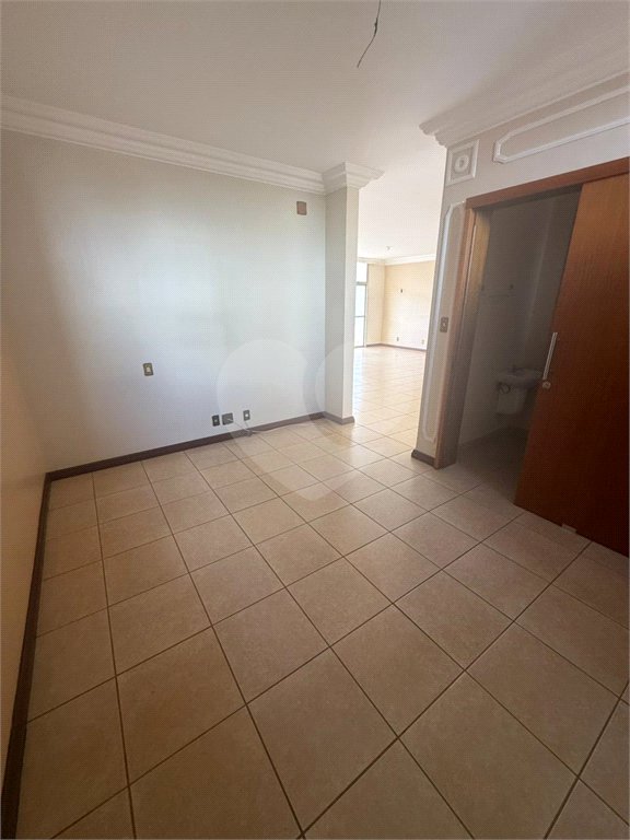 Apartamento à venda com 3 quartos, sendo 1 suíte, no Centro, Ribeirão Preto, SP