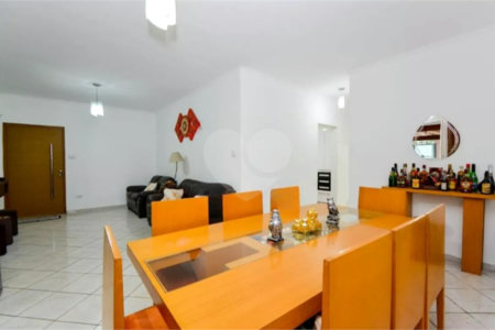 Casa à venda com 3 quartos, sendo 1 suíte,  em Jardim Aida, Guarulhos, SP