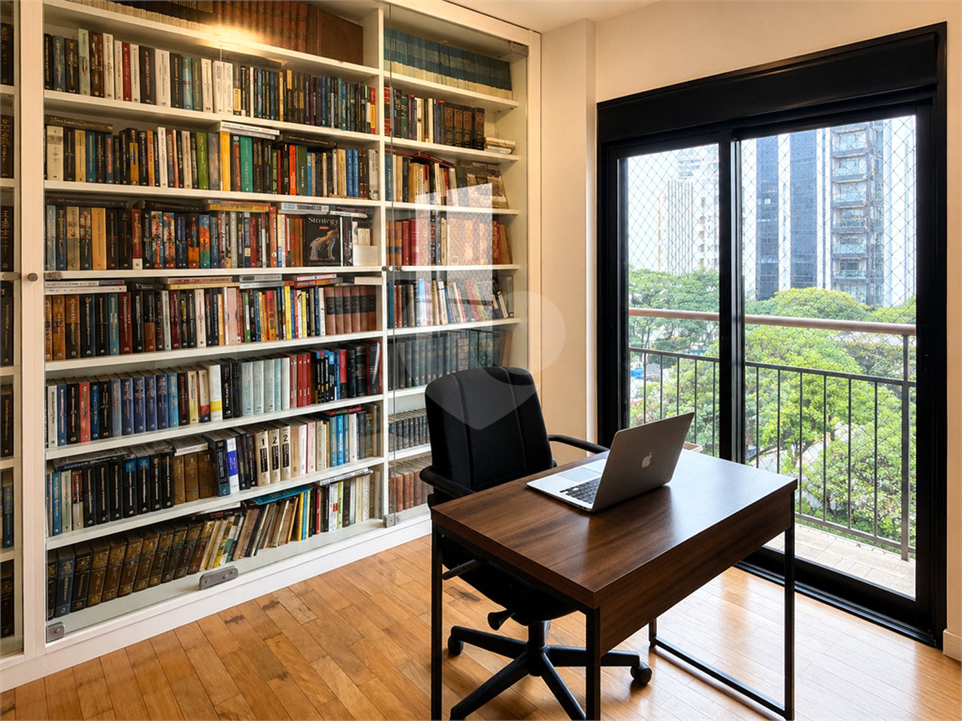 Apartamento em Moema Pássaros à Venda 171 m² 3 Dormitórios 3 Suítes Reformado