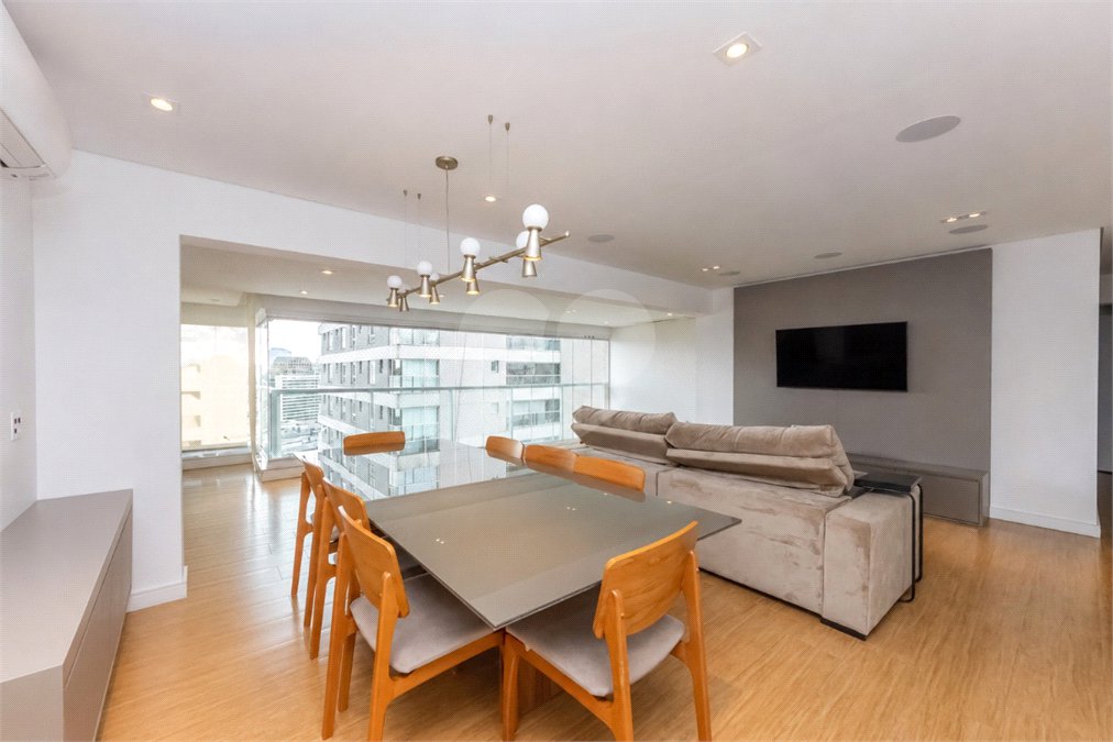 Apartamento à venda com 4 quartos, sendo 3 suítes, em Chácara Santo Antônio (zona Sul), São Paulo, SP
