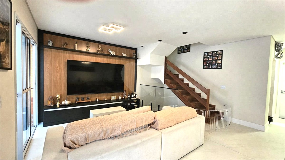 Casa à venda com 3 quartos, sendo 1 suíte, no condomínio Flora Park, São Paulo - SP