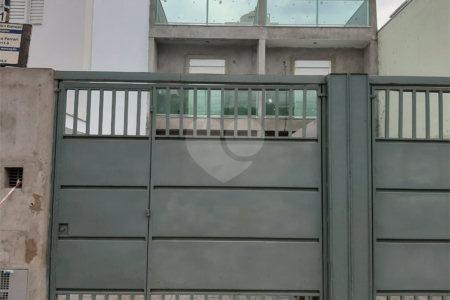 Sobrado à venda com 2 suítes em Vila Nivi, São Paulo, SP