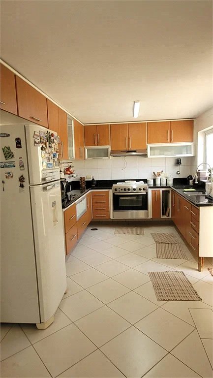 Sobrado à venda com 4 quartos, sendo 3 suítes, em Brooklin Paulista, São Paulo, SP
