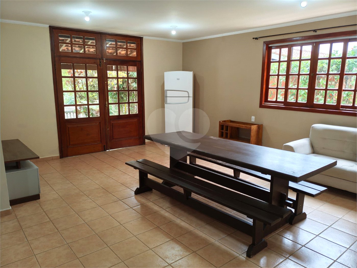 Casa à venda com 4 quartos, sendo 2 suítes,  em Country Residencial Felix, Bom Jesus dos Perdões, SP