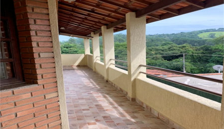 Sobrado à venda com 4 quartos, sendo 3 suítes, no Centro, Jarinu, SP